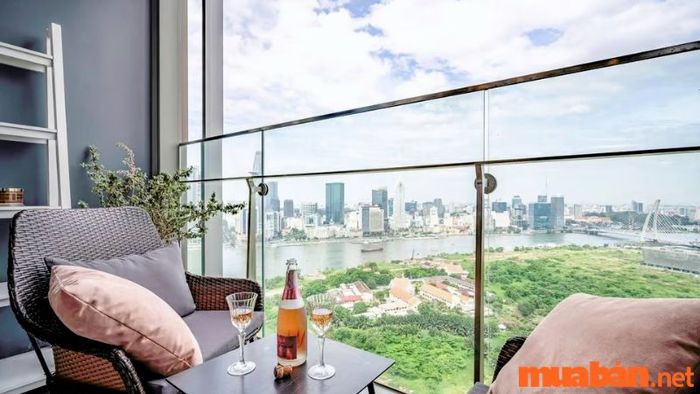 Ban công hướng Tây Bắc