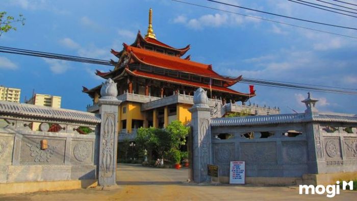 Quận Bình Tân cách trung tâm thành phố bao nhiêu km?