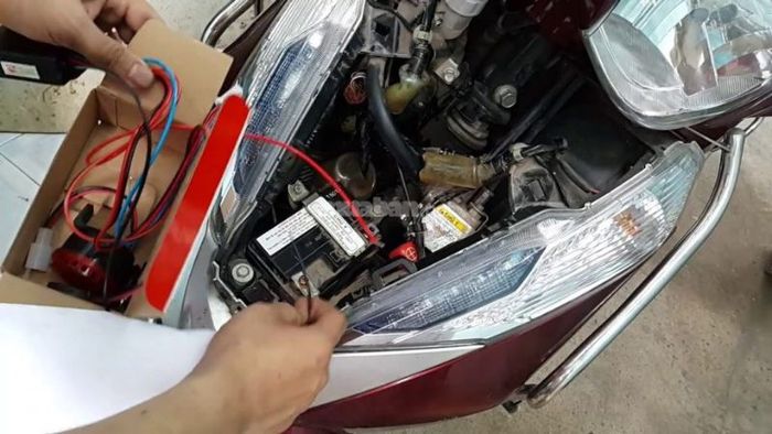 Vị trí bình ắc quy xe Air Blade