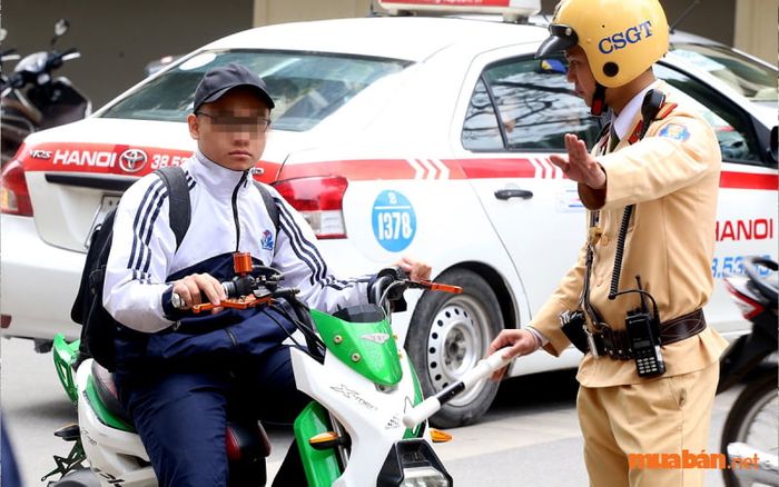 Phạt vi phạm khi sử dụng bằng lái hết hạn