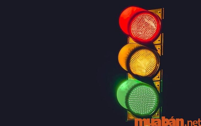 Để lái xe an toàn, bạn cần phải hiểu và tuân thủ đầy đủ các quy tắc trong Luật giao thông đường bộ.