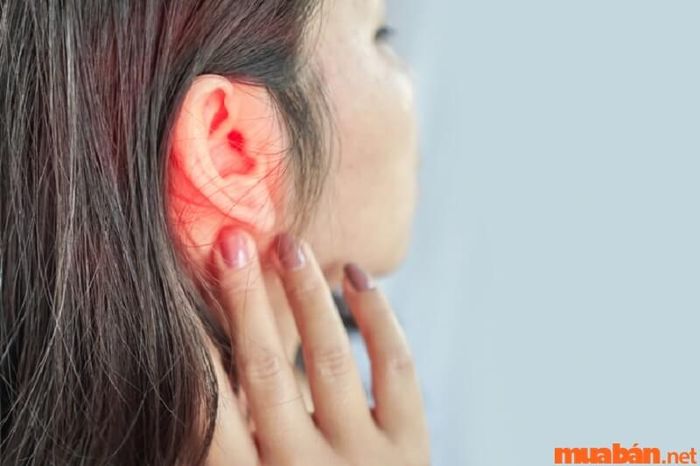 Sự thay đổi nội tiết tố cũng là một nguyên nhân khiến tai nóng lên.