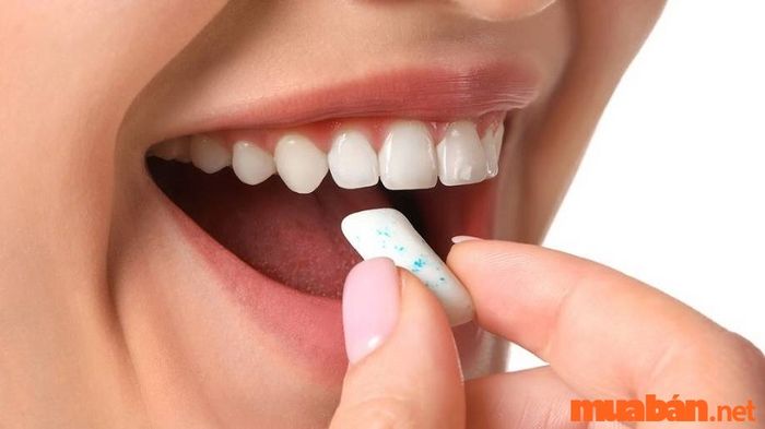 Điềm báo ù tai – Mẹo chữa ù tai đơn giản bằng cách nhai kẹo cao su