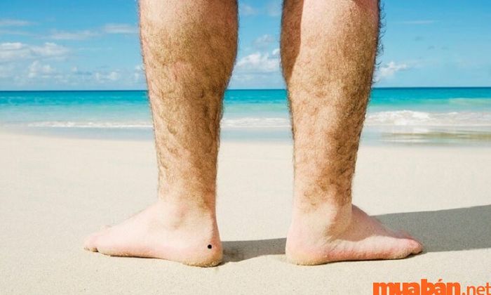 Cả nam lẫn nữ đều có số mệnh tốt và gặp nhiều may mắn khi có nốt ruồi ở gót chân.