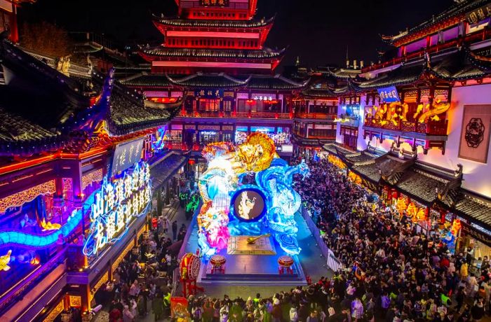 Yu Garden in Shanghai is a popular destination for tourists during the Lunar New Year holiday season.