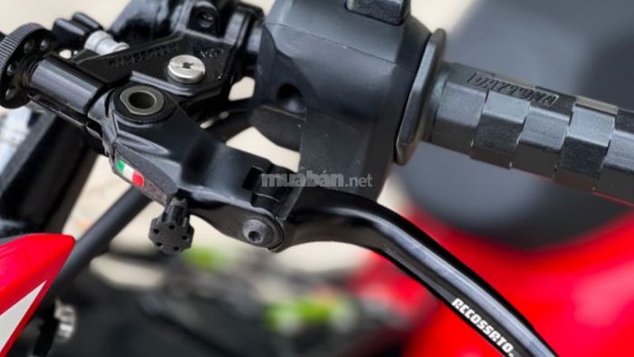 Lắp đặt bộ cùm thắng Brembo RCS 17 Corsa Corta cho hiệu suất phanh tối ưu