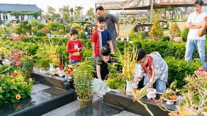 Lễ nghi cúng tạ mộ trong ngày giỗ