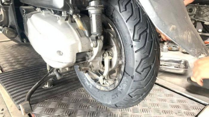 Tại sao xe AB khi lên ga lại bị rung đầu? Giải pháp nhanh chóng để khắc  phục tình trạng này là gì?