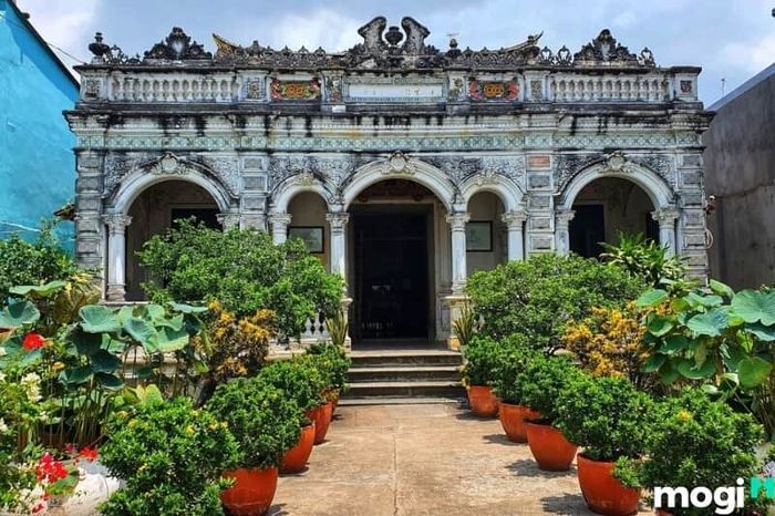Nhà cổ Huỳnh Thủy Lê là một công trình kiến trúc mang đậm dấu ấn độc đáo.