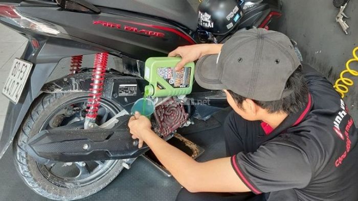 hướng dẫn thay nhớt xe tay ga Air Blade