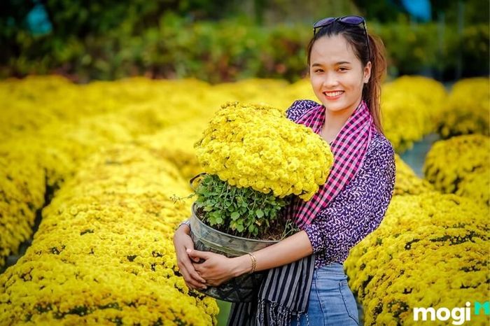 Làng hoa Sa Đéc trước đây được gọi là Làng hoa Tân Quy Đông, thuộc Sa Đéc, Đồng Tháp.