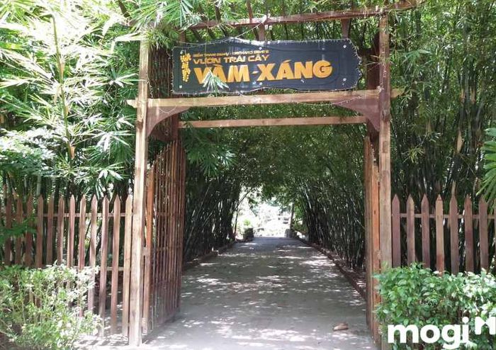 Vườn trái cây Vàm Xáng – Phong Điền là một điểm đến lý tưởng cho những ai muốn đắm mình trong không gian thiên nhiên tươi mát và yên bình.