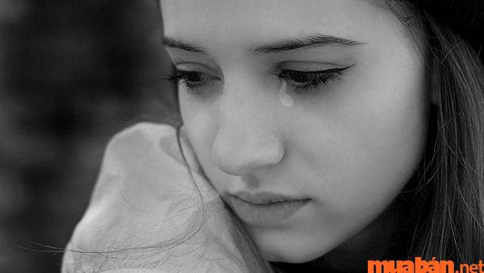 Một trong những dấu hiệu nhận biết người đa tình là gì? Đó chính là sự yếu đuối, mong manh, đặc biệt là ở phụ nữ.