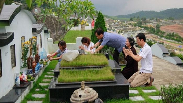 Lễ tạ mộ vào dịp cuối năm
