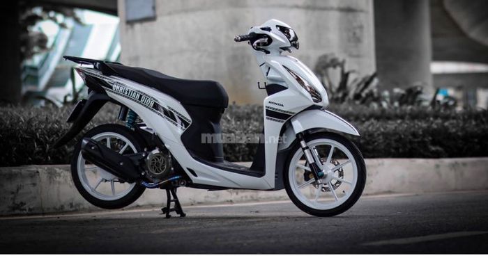 Giá dán decal cho xe Vision là bao nhiêu?