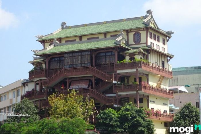 Chùa Phật Học được khởi công xây dựng vào năm 1951