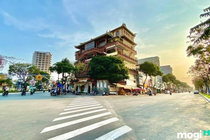 Chùa Phật Học Cần Thơ nằm ngay tại trung tâm của thành phố Cần Thơ