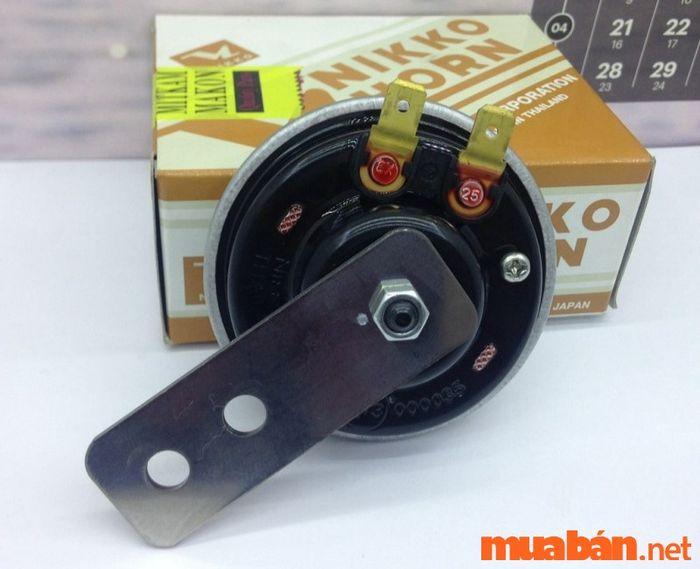 Còi xe Lead hiện nay được lắp ở đâu?