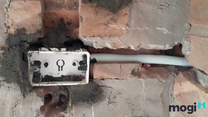 cách thực hiện đi điện âm tường