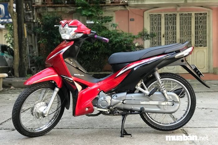 Wave S 110 luôn nhận được sự yêu mến của người dùng Việt nhờ vào những tính năng nổi bật và sự bền bỉ vượt trội.