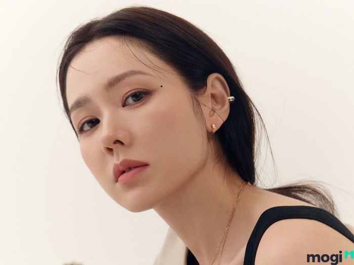 nốt ruồi ở đuôi mắt