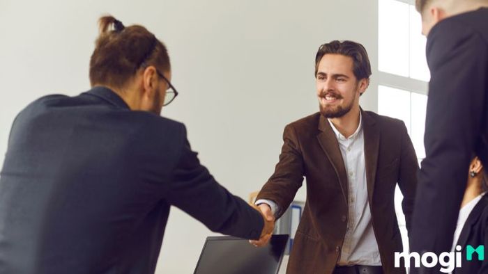 Tuổi Nhâm Tuất nên chọn ngày khai trương nào để mang lại tài lộc và may mắn trong năm 2024?