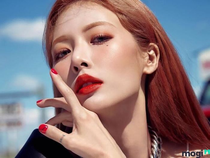 nốt ruồi son dưới mắt