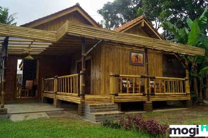 Quán cà phê Gió và Nước là một dự án nổi bật trong kiến trúc nhà tre, được thiết kế để hòa hợp với thiên nhiên và mang đến một không gian thư giãn đầy khác biệt.