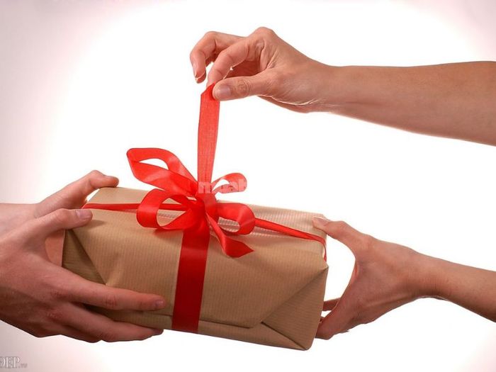 Mơ thấy người yêu cũ tặng quà cho mình