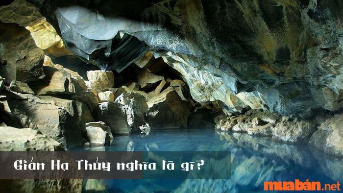 Giản Hạ Thủy là một trong các cung mệnh của ngũ hành Thủy, thể hiện sự nhẹ nhàng và âm thầm.