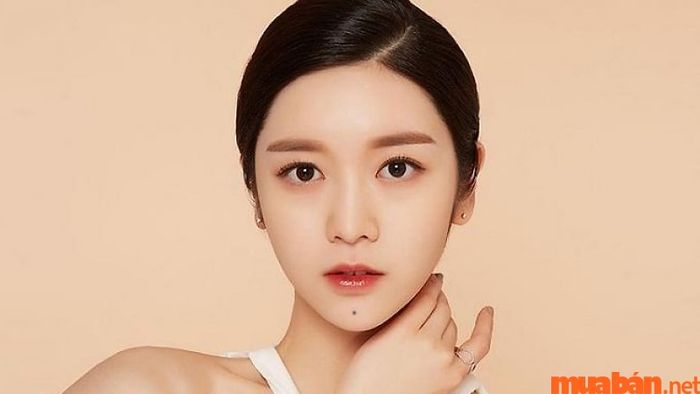 Nốt ruồi ở cằm