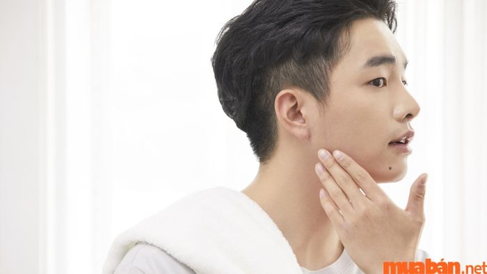 Nốt ruồi ở cằm