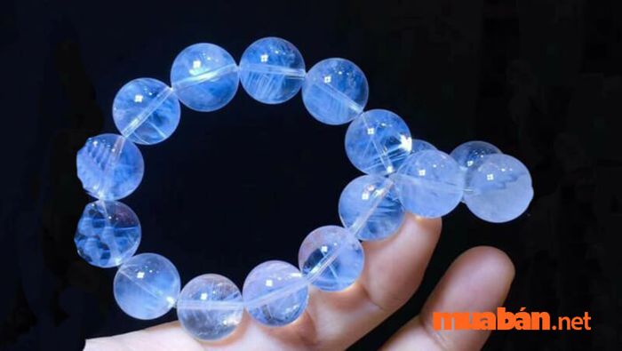 Thạch anh tóc xanh dương là một loại đá quý vô cùng hiếm và có giá trị cao