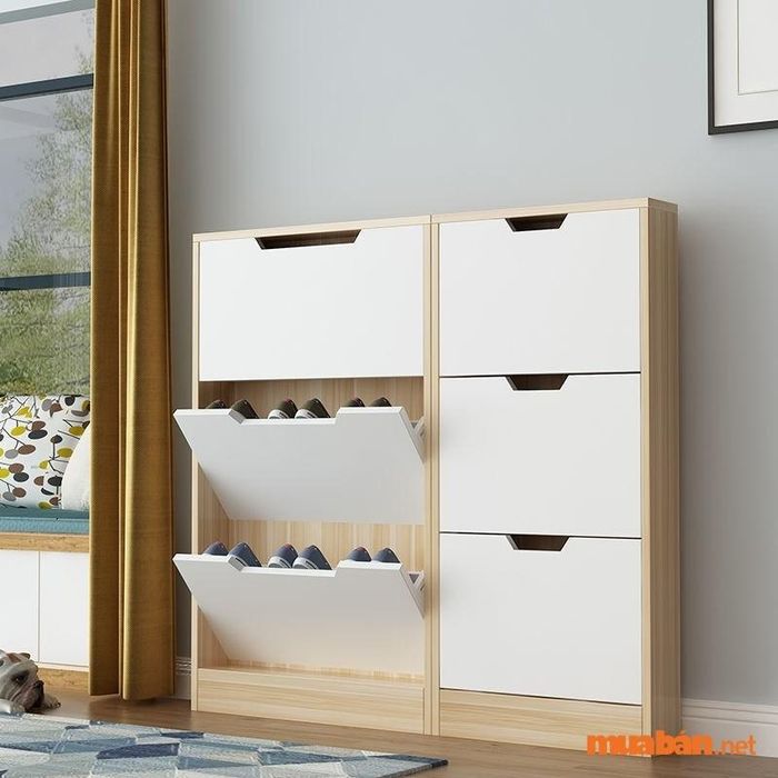 Không nên để tủ giày quá cao trong khu vực huyền quan, vì điều này có thể gây ảnh hưởng xấu đến phong thủy và làm cản trở sự lưu thông khí tốt vào nhà.