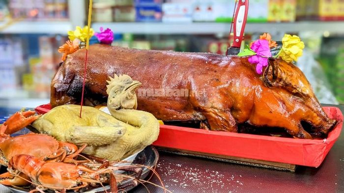 Lễ vật cúng cô hồn tại công ty thường phong phú và đầy đủ hơn.