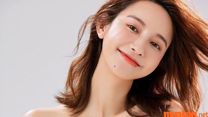 Nốt ruồi ở cằm