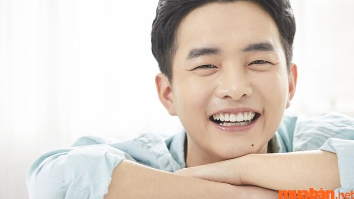 Nốt ruồi ở cằm