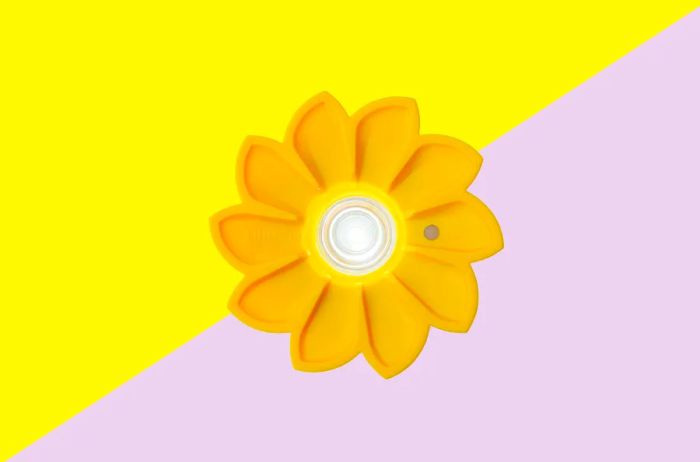 Solar lamp designed in the shape of a cheerful yellow flower.