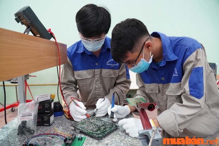 Đại Học Bách Khoa