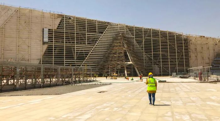 The design of the building’s facade subtly echoes the shape and grandeur of the nearby pyramids.