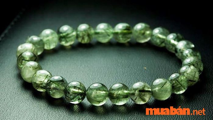 Thạch anh tóc xanh sở hữu màu xanh lục vô cùng đẹp mắt