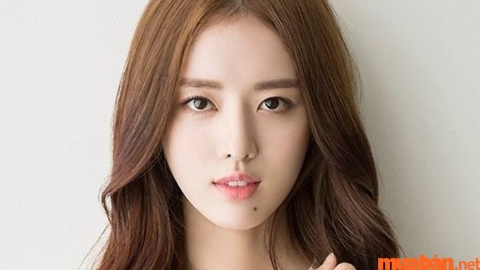Nốt ruồi ở cằm