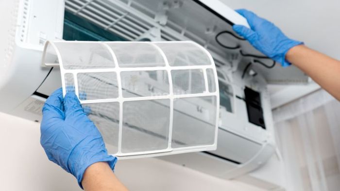 Vệ sinh và bảo dưỡng thiết bị điện thường xuyên là cách rất hiệu quả để tiết kiệm điện.