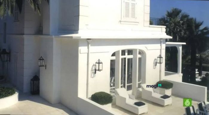 Zidane sở hữu một tài sản khổng lồ, bao gồm ngôi nhà xinh đẹp và bộ sưu tập siêu xe sang trọng.