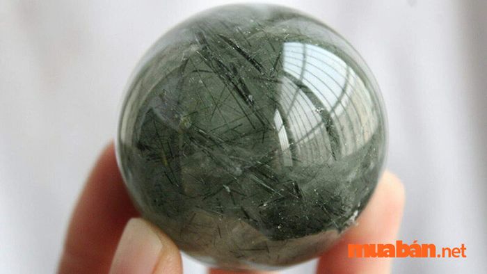 Thạch anh tóc xanh tự nhiên chủ yếu được hình thành trong các hốc đá magma axit