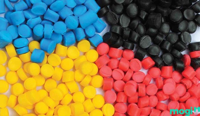 Nhựa PVC cứng có thể được sử dụng để thay thế gỗ hoặc gang trong các công trình xây dựng, đặc biệt là khi làm khung.