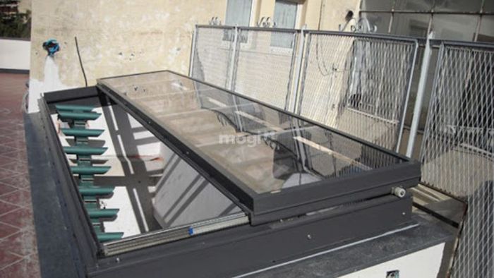 Giếng trời mở tự động kết hợp giữa thiết kế đẹp mắt và sự tiện nghi hiện đại, mang đến không gian sống hoàn hảo.