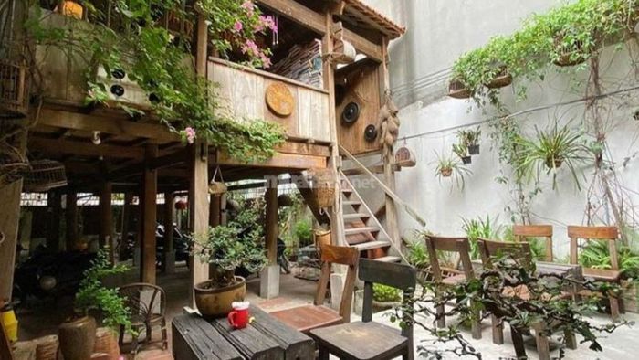 Không gian quán cà phê sân vườn Vintage đầy lãng mạn và thơ mộng - Nguồn ảnh: Sưu tầm