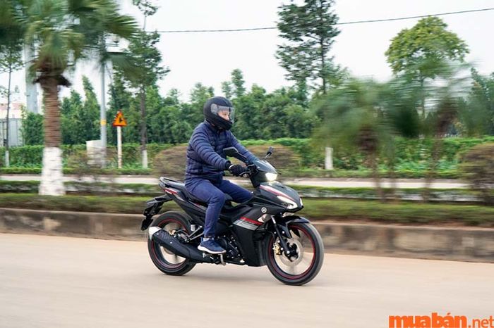Dung tích bình xăng của Exciter 155 lớn rất phù hợp với những người thường xuyên di chuyển quãng đường dài.