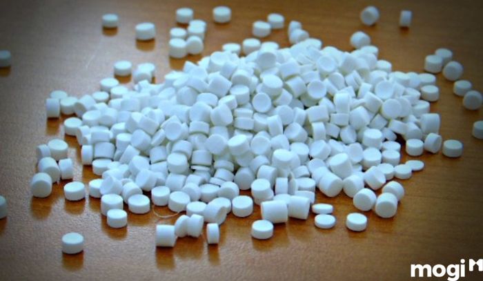 PVC là gì - Nhựa PVC thường có màu trắng đặc trưng.